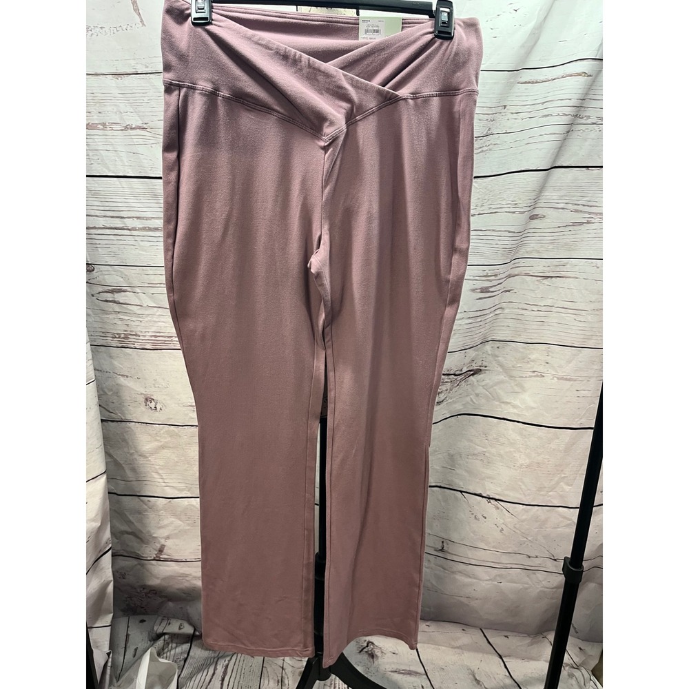 SO The Favorite Flare High Rise Crossover V-Waist Yoga Pants Mauve XL NEW‎